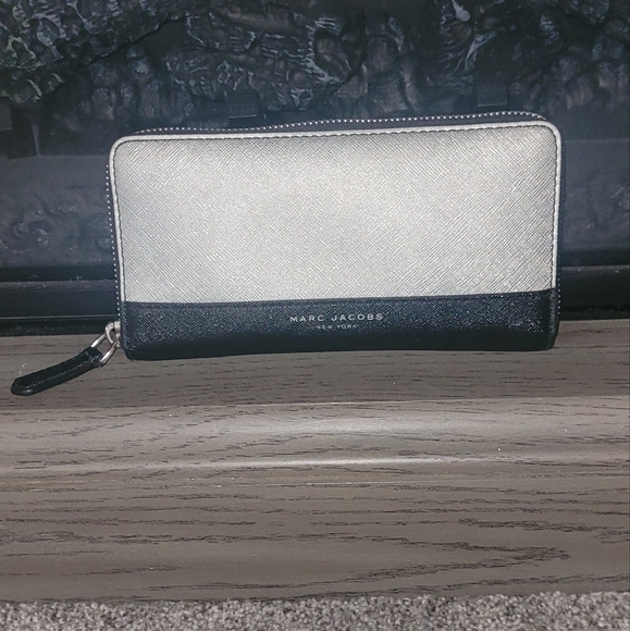 MARC JACOB'S WALLET - Picture 1 of 7